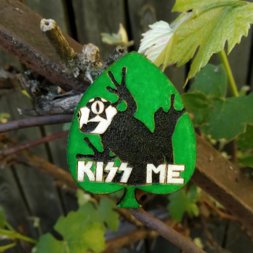 Drevená Brošňa - Kiss Me